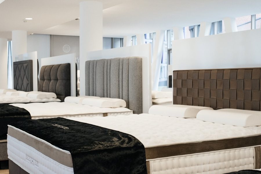 COCOON Luxusbetten – Boxspringbetten und Matratzen im Showroom